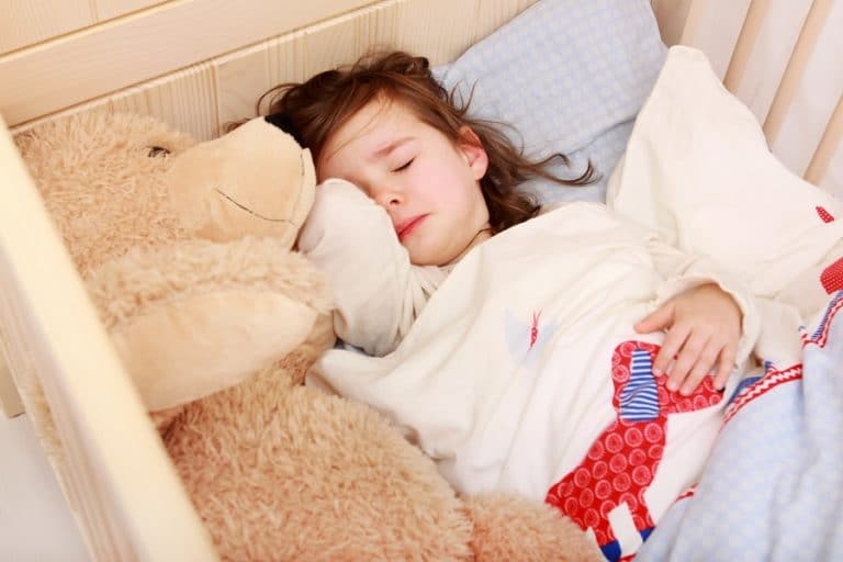 Les signes que votre enfant ne dort pas suffisamment